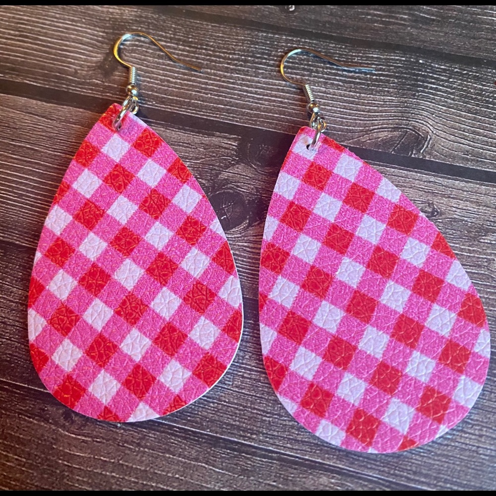 BRAND NEW TEAR DROP VALENTINE’s DAY EARRINGS